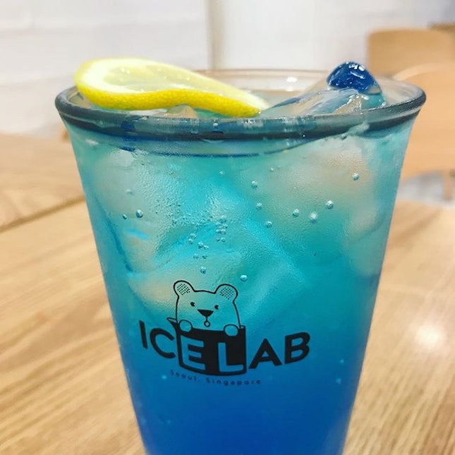 Blue Lemonade 🍋🍋🍋
#icelab #lemonade #lemon #sparkling #icecube #koreanstyle #koreandessert #foodie #foodporn #foodiegram #drinks #seoul #singapore #weekday #publicholiday #burpple #burpplesg