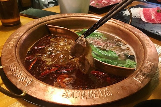 Best traditional hotpot on a rainy day 🌶️🌶️🌶️
·
#hotpot #steamboat #mala #malahotpot #chongqinghotpot #chinesefood #meatlover #foodie #foodporn #foodiegram #rainyday #clarkequay #hongkongstreet #burpple #burpplesg