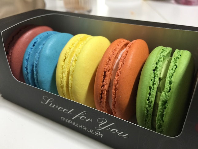Cheap, Cheap Macarons (900₩ for one)