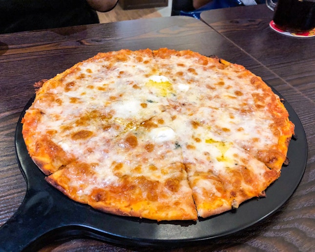 Quattro Formaggio Pizza