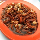 Hokkien mee is widely available at most 煮炒.