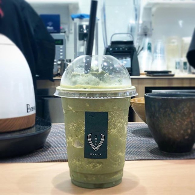 Going through thick and thin, bitter and sweet does not need to be so complicated, because with Hvala’s Matcha Hojicha Latte Ice Blend, everything is consolidated in a cup.