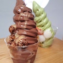 JB 第二站: 甜點時光 ❤️
Chocolate & Uji Matcha Soft Serve.