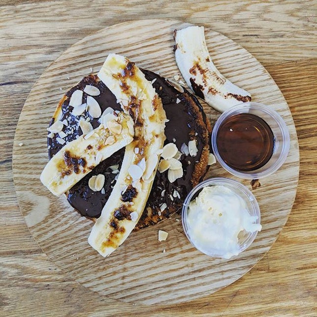 #sgfoodunion 8⭐ / 10 ⭐ Yummy Caramelised Banana Pancakes with Nutella, Whipped Cream, Maple Drizzle and Almond Flakes @ S$14 from Food for Thought Cafe