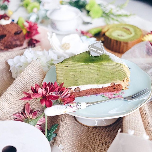 Rainy Saturday calling for a stay-at-home Cake Garden Party 😳🍰 #letsnomnomSG #flatlay #foodporn #foodpics #burpple #matcha #cakes #chateraisesg