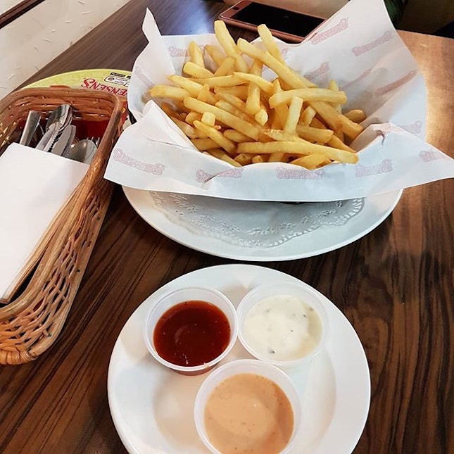 Fries Upsized + 3 Dips