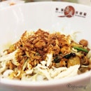 Ipoh hor fun dry with bean sprouts and chicken.
