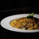 Truffle Mac & Cheese
This is a dream come true for fans of Mac and cheese, pasta and truffle as they unite to form this Pasta with creamy truffle sauce, topped with crushed bread and truffle paste!