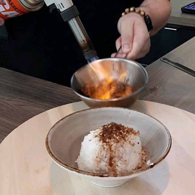 [New Post up on Blogsite] 👉 click active link in bio to find out more about those scrumptious flaming beef rice bowls and fresh cuts of quality meat
💋
The Butcher's Flaming Dice with Truffle Bowl (SGD$15.90) - Cognac-infused Wagyu beef cubes deliciously charred for that smokey hints amidst truffle's earthly aroma.