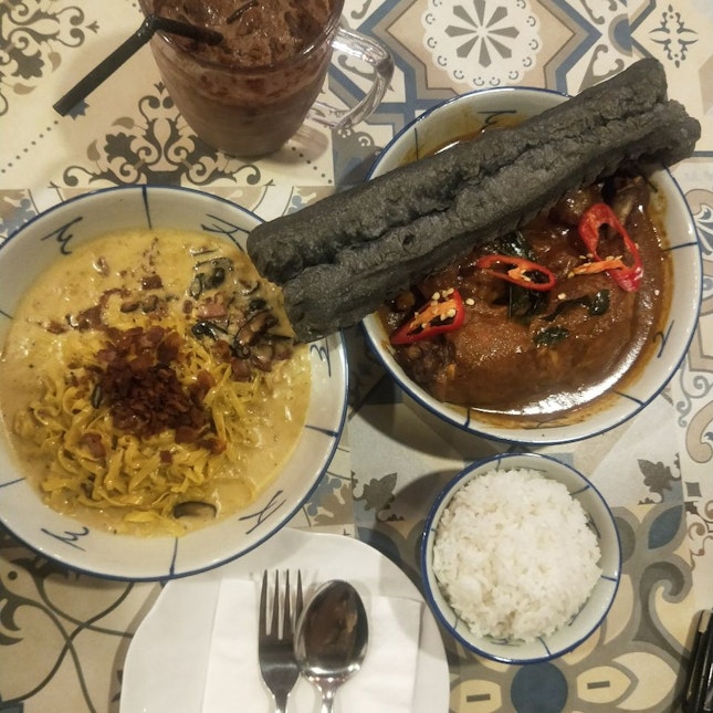 Chicken Curry & Mee Pok Carbonara
