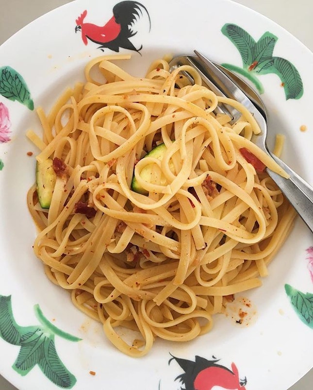 Yesterday's perfectly al dente linguine kissed with the trifecta of chilli, garlic and olive oil, with hidden gems of bacon and zucchini.