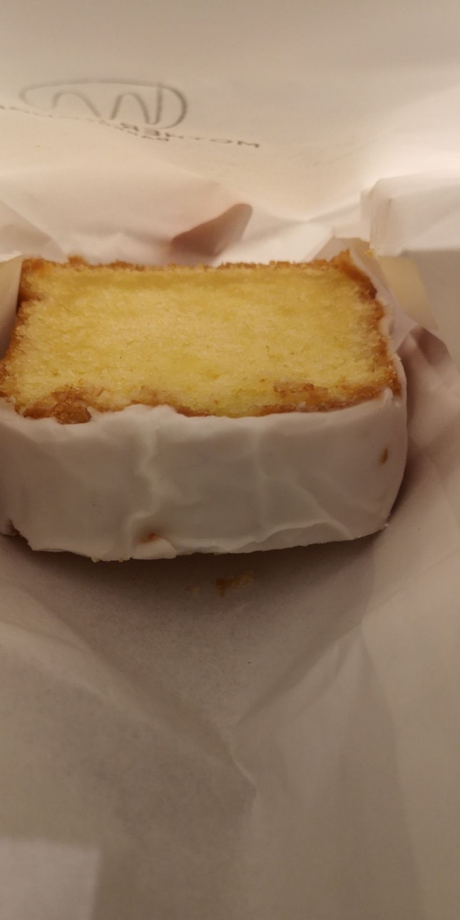 Lemon Drizzle Cake 4.5nett