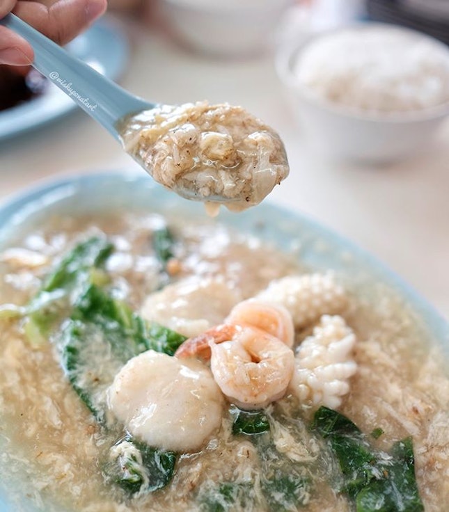 A plate of mui fan (aka rice in gravy) is a common dish in most zhichar eateries, but to find a good one is less as common.
