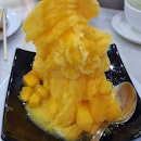 Mango Snow Ice [$5.50]
Sheets of smooth, sweet and fresh shaved ice, piling up to create a tower that is just irresistible.