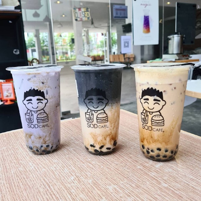 Cozy cafe with Awesome Bubble Tea And Friendly Service 