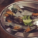 Ah hua kelong Yummy garlic stirred fried mussels.