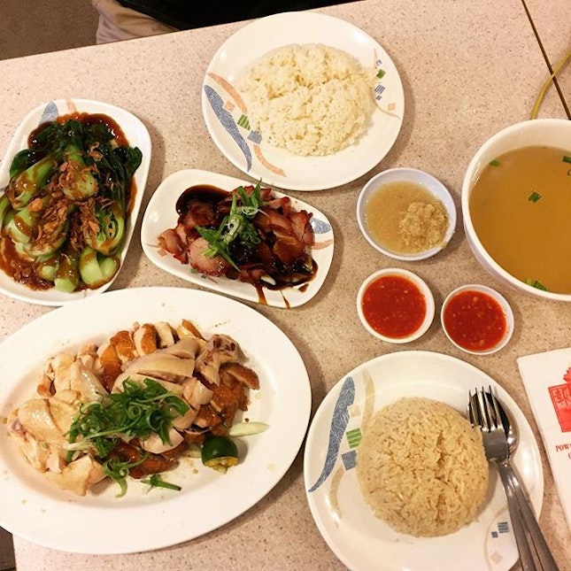 Pow sing chicken rice, 1/2 chicken, charsiew and vegetable.
