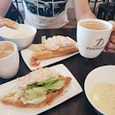 📍 Delifrance (Tampines)⚊We ordered sandwich set for 2 ($16.90) that includes Seafood D’sire baguette and Chicken D’light croissant, 2 corn soup and 2 coffee.