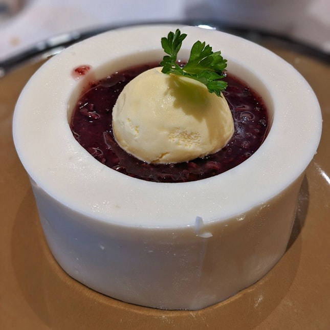 Chilled Black Glutinous Rice With Ice Cream ($6)