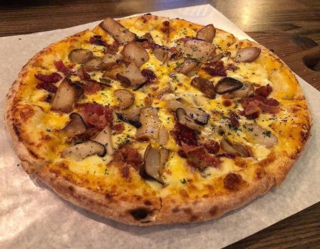 Bacon and mushrooms pizza!