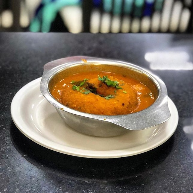 Making the best out of my visit, I decided to order a sambar vadai.