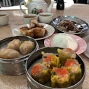 Maxim dim sum is a well known chain restaurant in Penang serving up affordable and down to earth plates of goodness.
