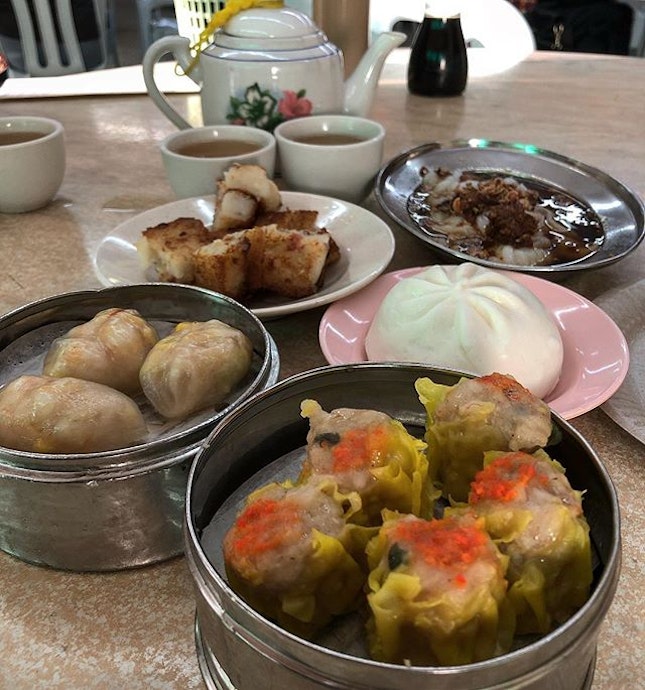Maxim dim sum is a well known chain restaurant in Penang serving up affordable and down to earth plates of goodness.