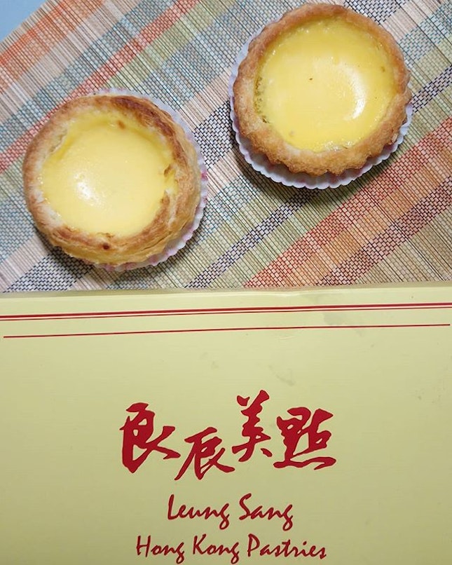 It's a battle between Traditional & Western style egg tart.