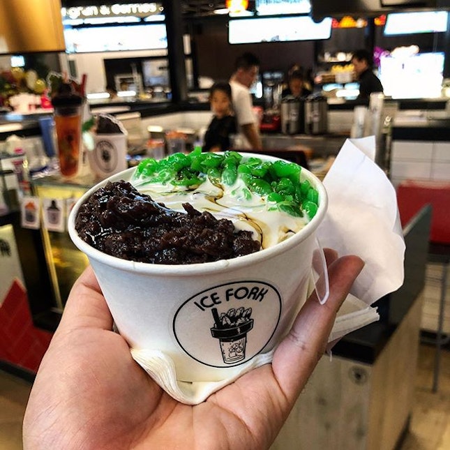 First foray into Funan netted me this fun little creation inspired by local flavours, from @iceforksg , the Chendol Bingsu ($4).