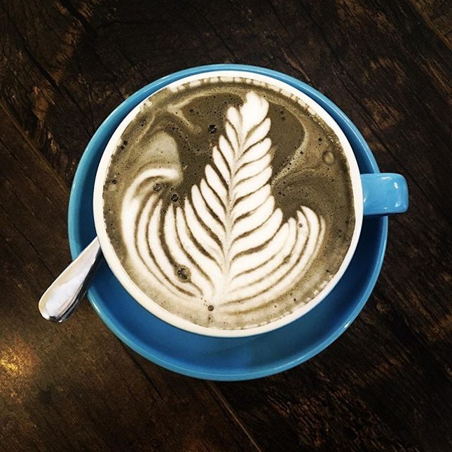 #charcoallatte #wins #winscafe #latte #makanmakan #coffee #jalanjalancarimakan #sedap #sedapgiler #foodporn #burpple #burpplekl #awesome #lunch @winsboulangerie