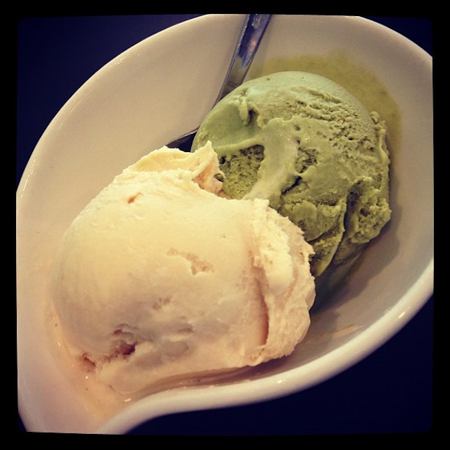 Guilty pleasures :) green tea & earl grey tea ice cream :) #icecream #desserts #sinful #singapore #singaporeeats #singaporefood #sgfood #sharefood #food #foodig #foodies #foodpic #foodporn #foodstagram #instafood #instayum #instagood #instagram