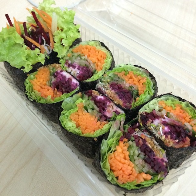 Mid afternoon snack because #fungry #vegan #vegetarian #carbless sushi roll #theREALhut #endorphynnrecommends #aljunied #singapore #sgfood #sgcafe #cafe #cafehopping #goodstuff #goodfood