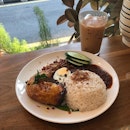 Nasi Lemak Cinta Sayang #food #foodporn #burpple #zomato #eatdrinkkl #nasilemak #malaysianfood #breakfast