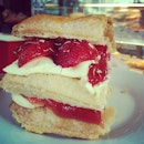 201/365 days - 🍓🍓🍓 #strawberry #strudel #dessert #sweet #food #nom