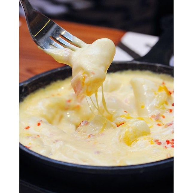 [Chir Chir] - A twist from the Mac & Cheese is the Topokki & Cheese ($9.90) that comes with Korean rice cake, creamy cheese sauce, chicken ham, bacon bites.