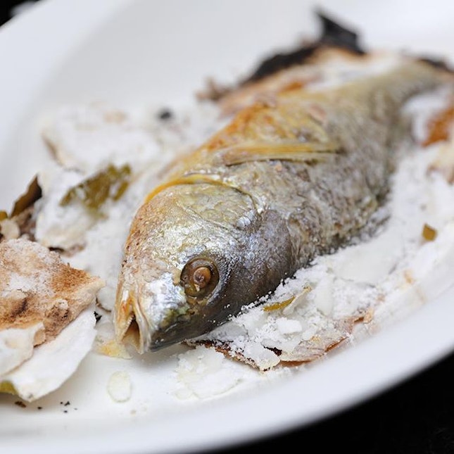 [Restaurant HOME] - Baked Golden Snapper Fish with Sea Salt ($7/100gram).