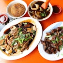 [Quan Lai Kway Chap] - I ordered a braised platter for 2 pax, a bowl of yam rice, a bowl of kway and a plate of fried large intestines.