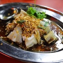 [Hong Kiat Seafood Restaurant] - Steamed Shark's Head that is cooked in a beautiful soy sauce with aroma of the deep fried garlic and sesame oil.