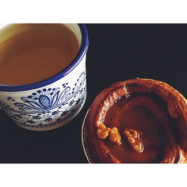 Fuel for home alone mum - fennel/anise/cummin tea in my favorite mug and insanely good cinnamon roll with caramel walnuts #vsco