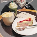 🍰☕ #cheesecake #starbucks #singapore #instagood #igdaily #foodporn #sweet #tweegram