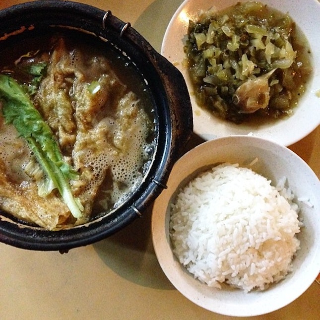 We are now at Leong Kee Bak Kut Teh for some soupy fix on a rainy Friday!