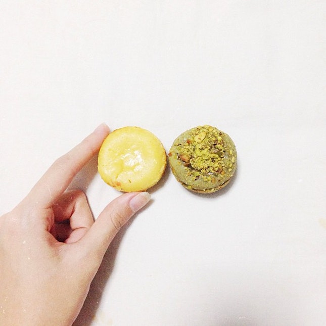 Pistachio & lemon lava cakes in their mini-est form.