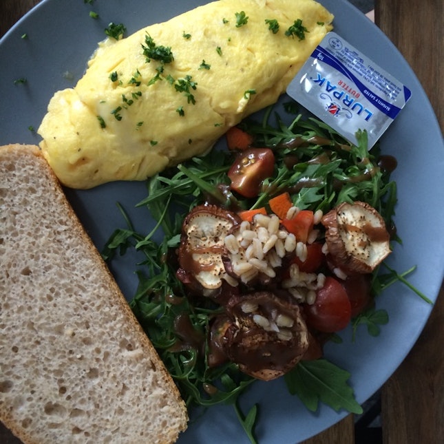 Cheese Omelette and Salad 