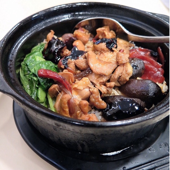 Gongbao Chicken Claypot Rice $10.90++