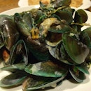 Big Bowl O' Mussels $14