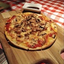 #dinner #chicken #mushroom #pizza 
#food #foodgasm #foodlover #italianfood #yummy #meal