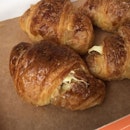National Day is coming and @BreadTalkSG will be launching Durian Mini Croissants 🥐!