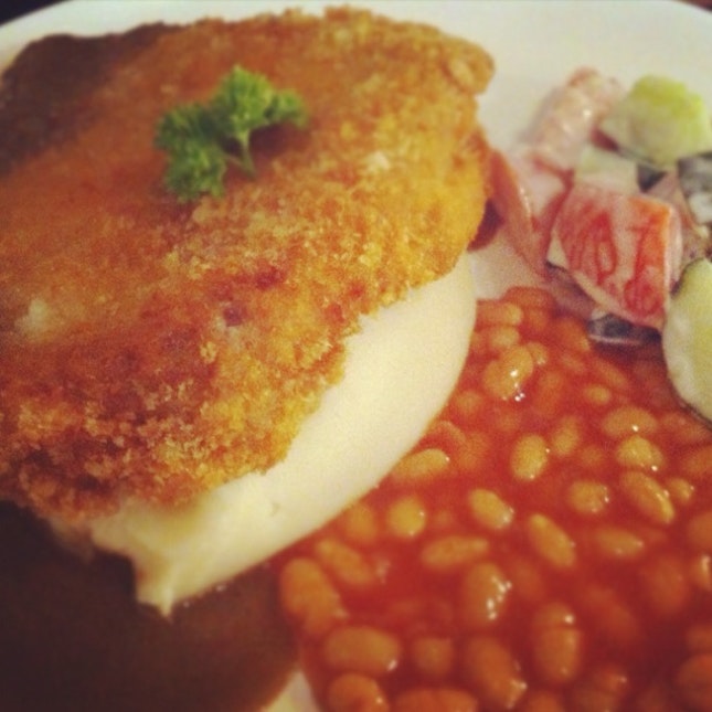 Yummylicious Garlicky Breaded Chicken With Homemade Mash Potatoes, Beans And Salad 