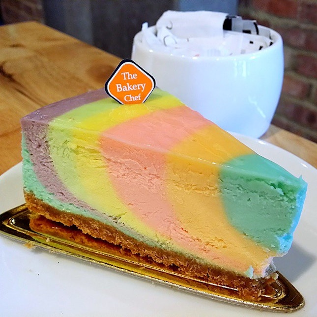 Moving over from the normal Rainbow Cake design, the IN thing now seems to be this type of design.