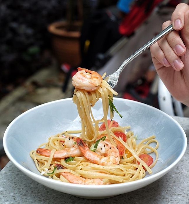 [NEW POST] #BeesKneesSg is the newest concept by #OneRochesterGroup to open in #SingaporeBotanicGardens offering pizzas, pastas and desserts 🐝 Find out more about this garden cafe on gninethree.com
